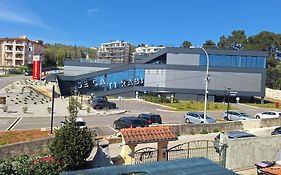 Fenix - Stunning View, Great Location & Free Parking